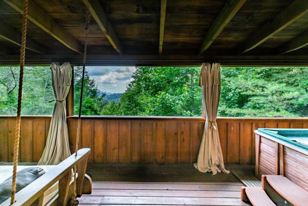 Nice View Fireplace, Hot Tub, Porch Bed, Private Sevierville Esterno foto