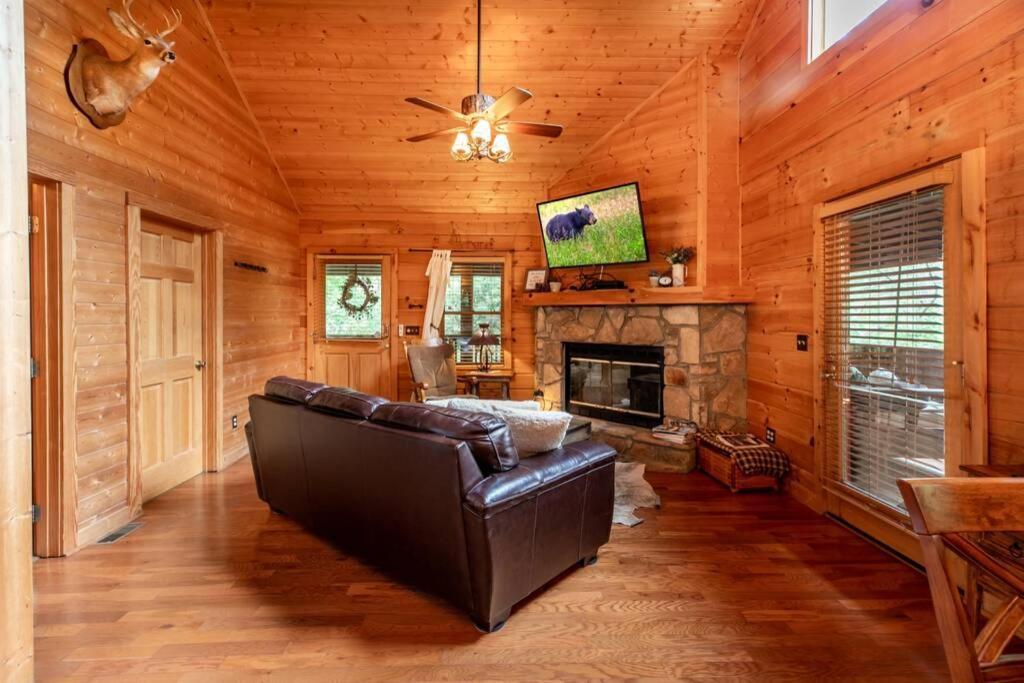 Nice View Fireplace, Hot Tub, Porch Bed, Private Sevierville Esterno foto