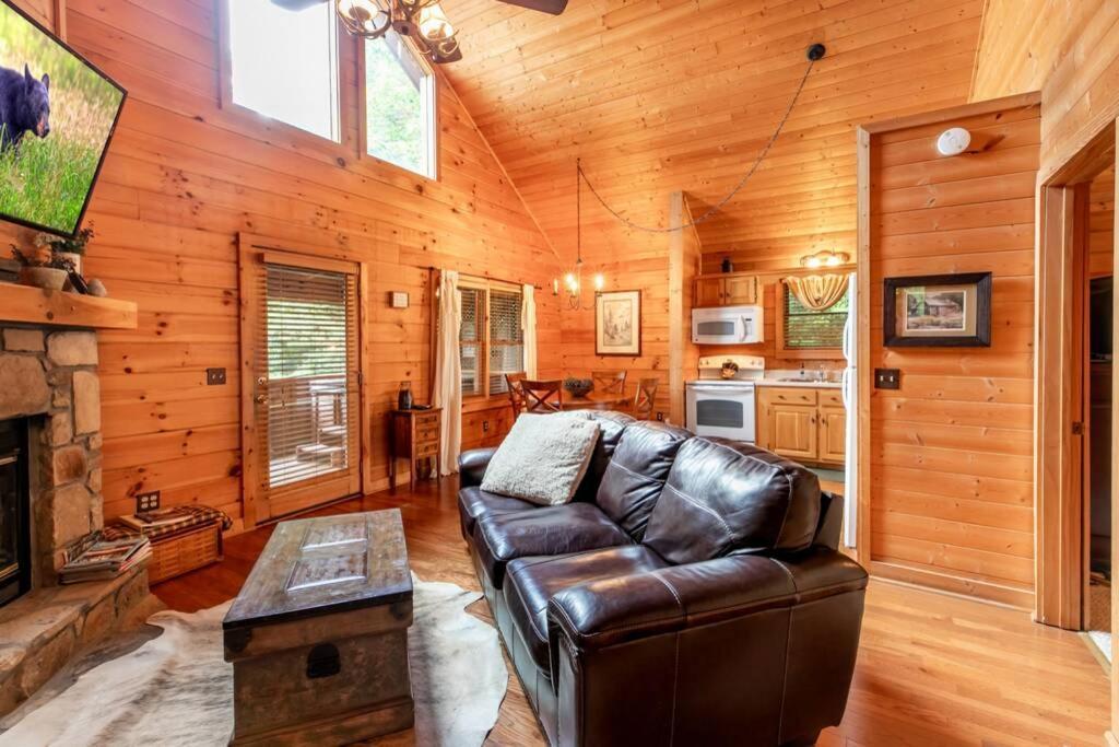 Nice View Fireplace, Hot Tub, Porch Bed, Private Sevierville Esterno foto