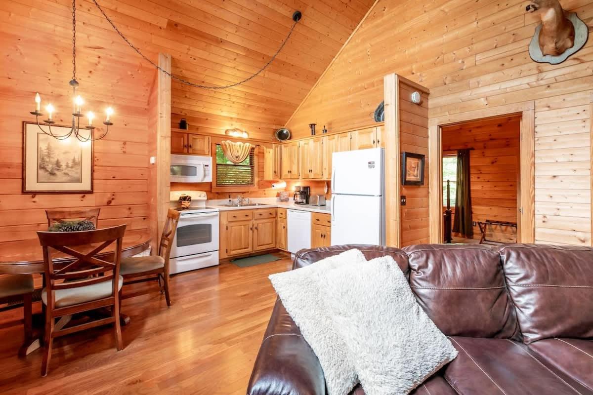 Nice View Fireplace, Hot Tub, Porch Bed, Private Sevierville Esterno foto