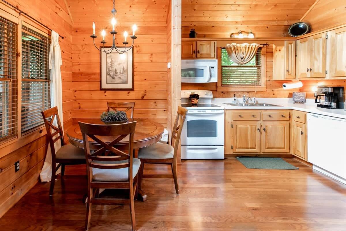 Nice View Fireplace, Hot Tub, Porch Bed, Private Sevierville Esterno foto