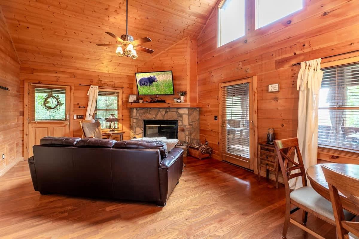 Nice View Fireplace, Hot Tub, Porch Bed, Private Sevierville Esterno foto