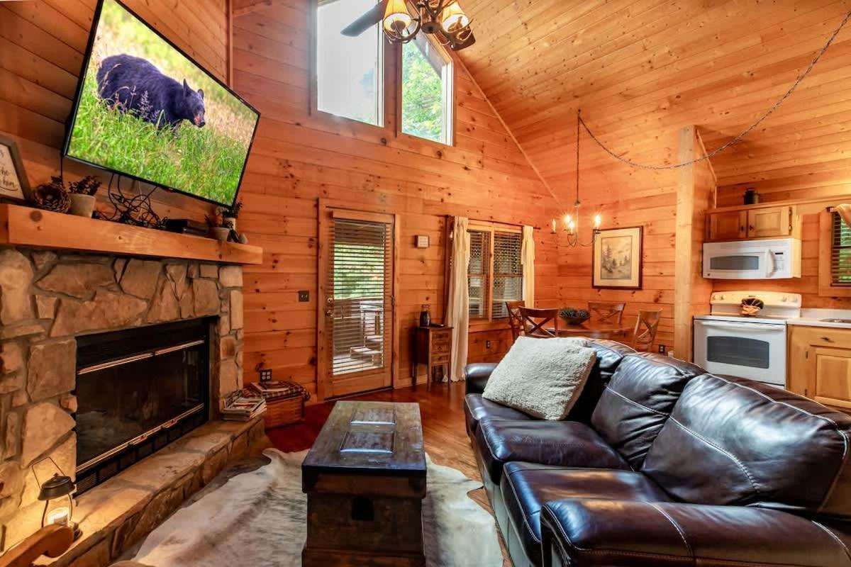 Nice View Fireplace, Hot Tub, Porch Bed, Private Sevierville Esterno foto