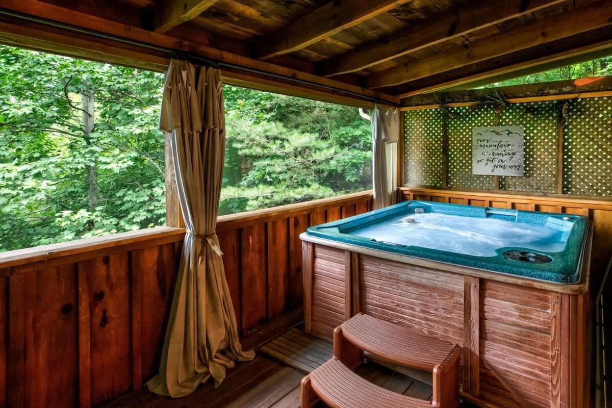 Nice View Fireplace, Hot Tub, Porch Bed, Private Sevierville Esterno foto